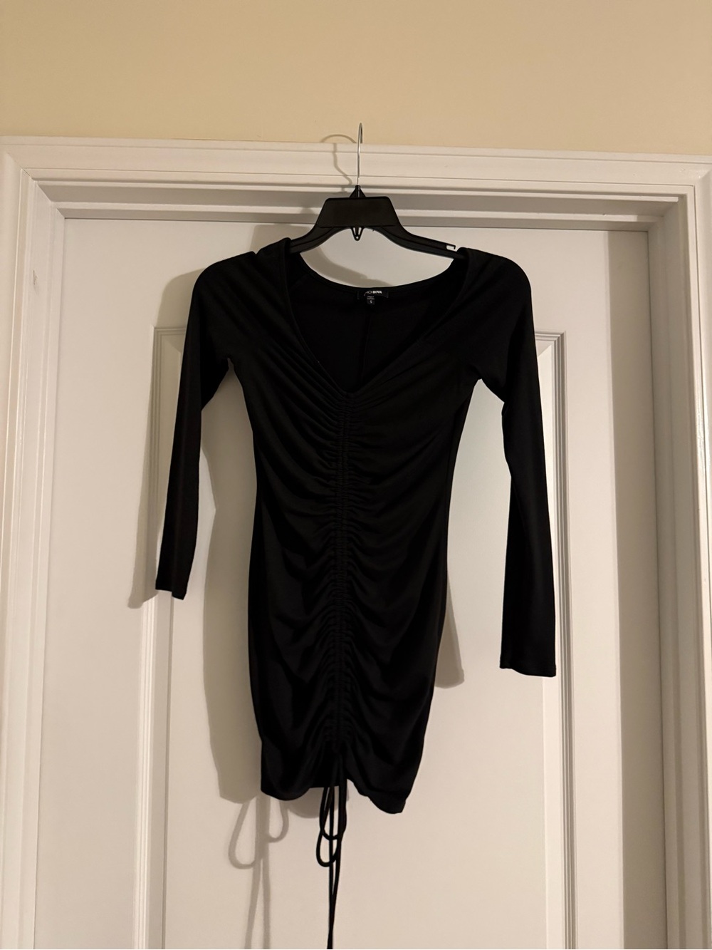 Fashion Nova Black Ruched V-Neck Long Sleeve Dress